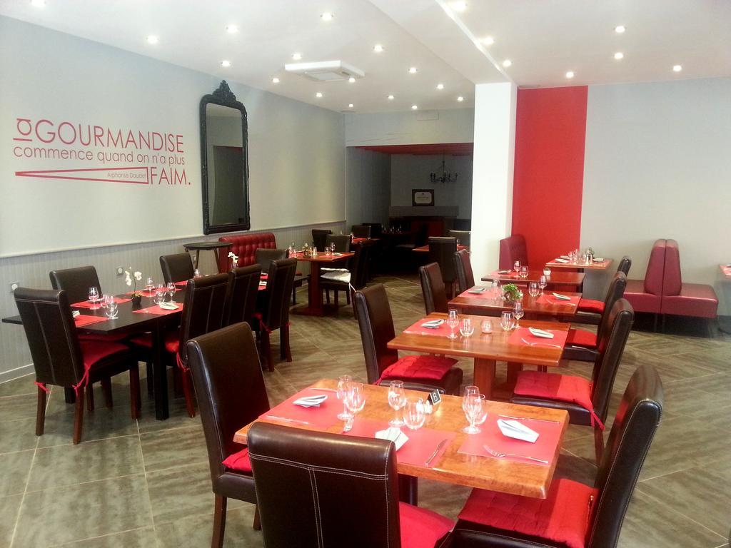 Hotel-Restaurant Des Voyageurs Le Cheylard Екстер'єр фото