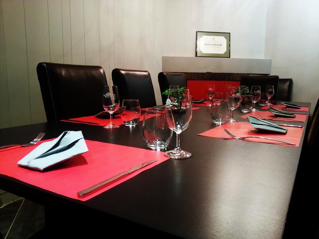 Hotel-Restaurant Des Voyageurs Le Cheylard Екстер'єр фото