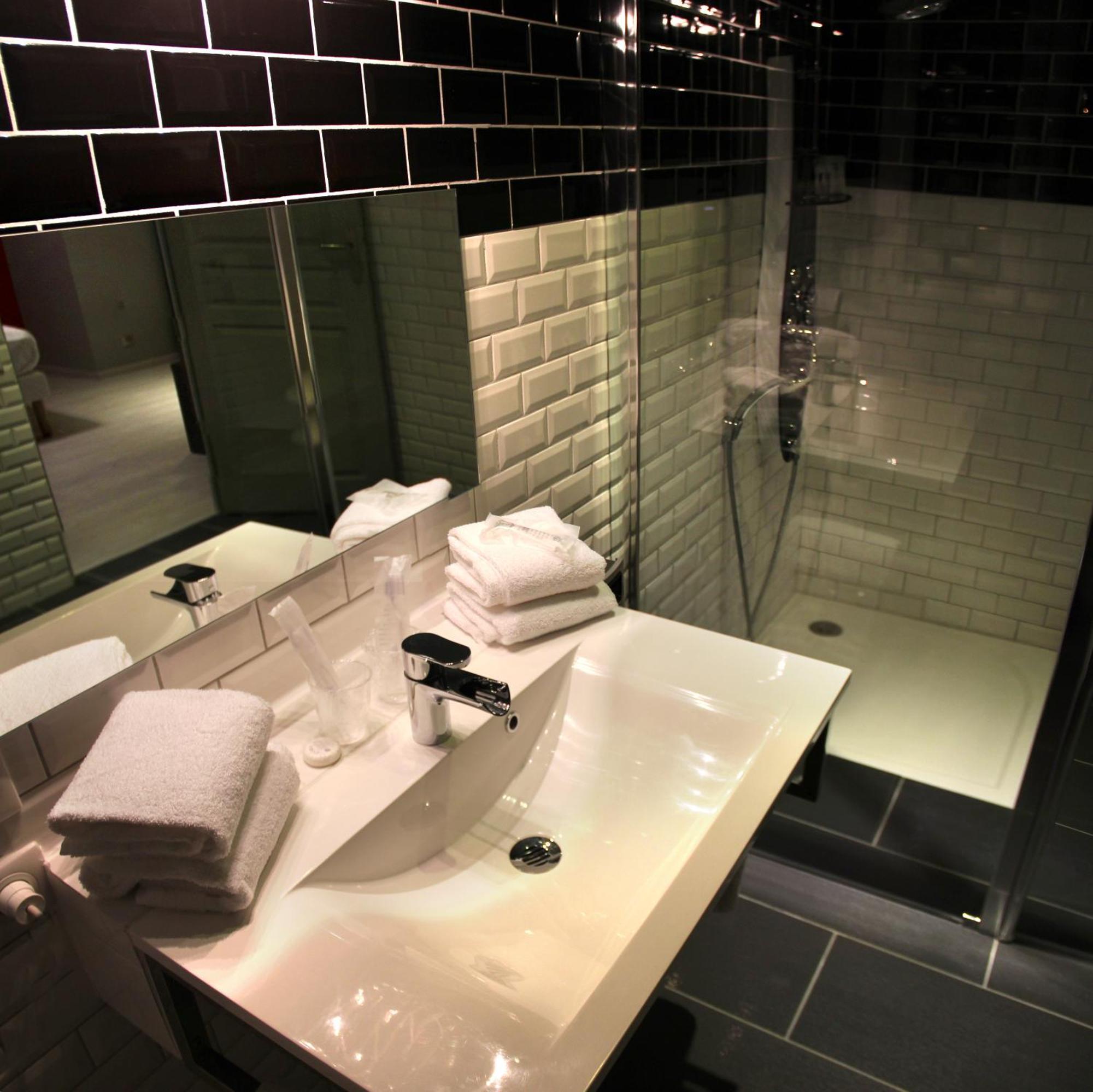 Hotel-Restaurant Des Voyageurs Le Cheylard Екстер'єр фото